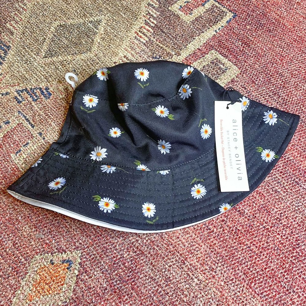 Alice + Olivia Reversible Daisy Bucket Hat NWT